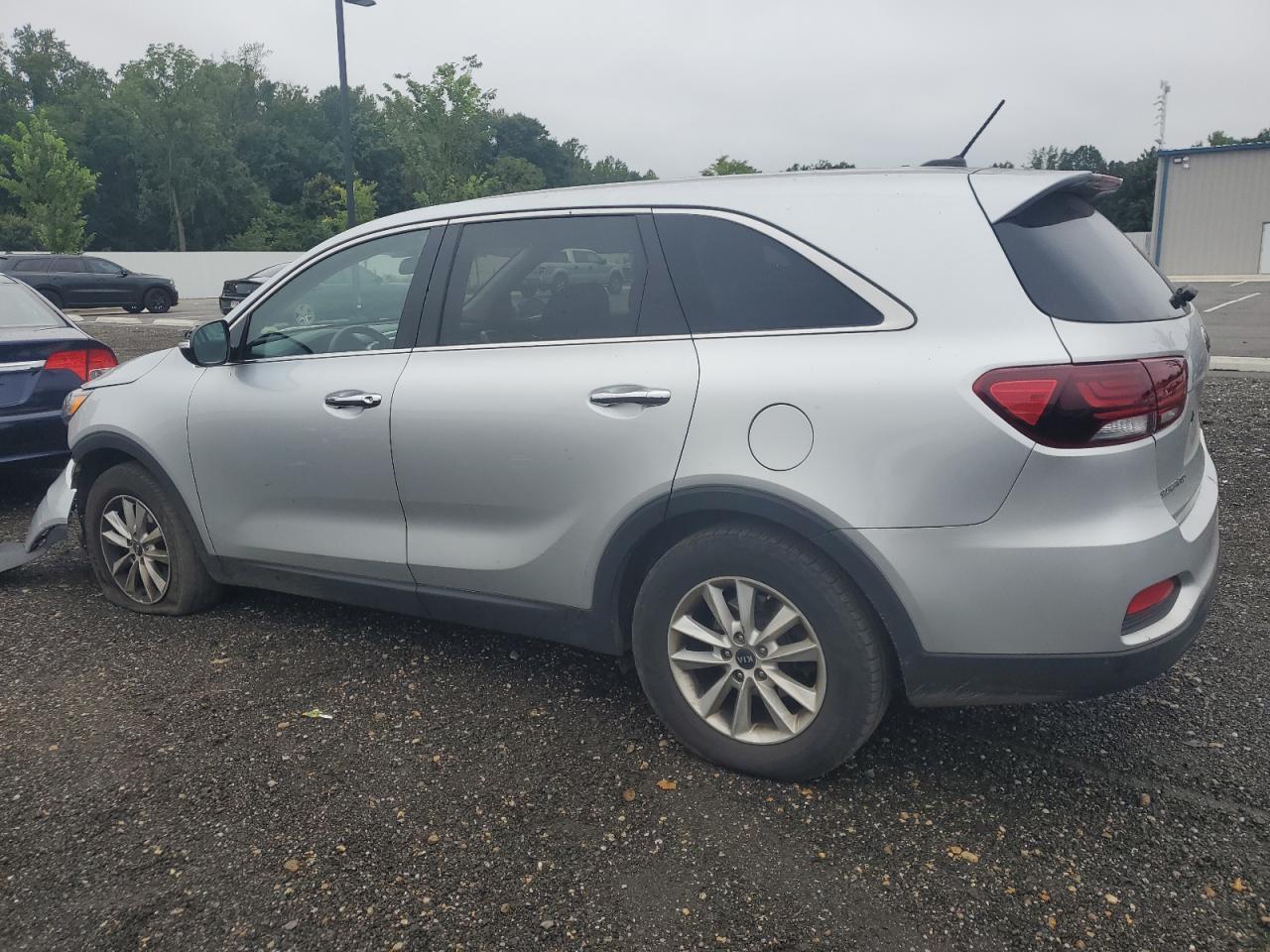 2020 Kia Sorento L - Image 2