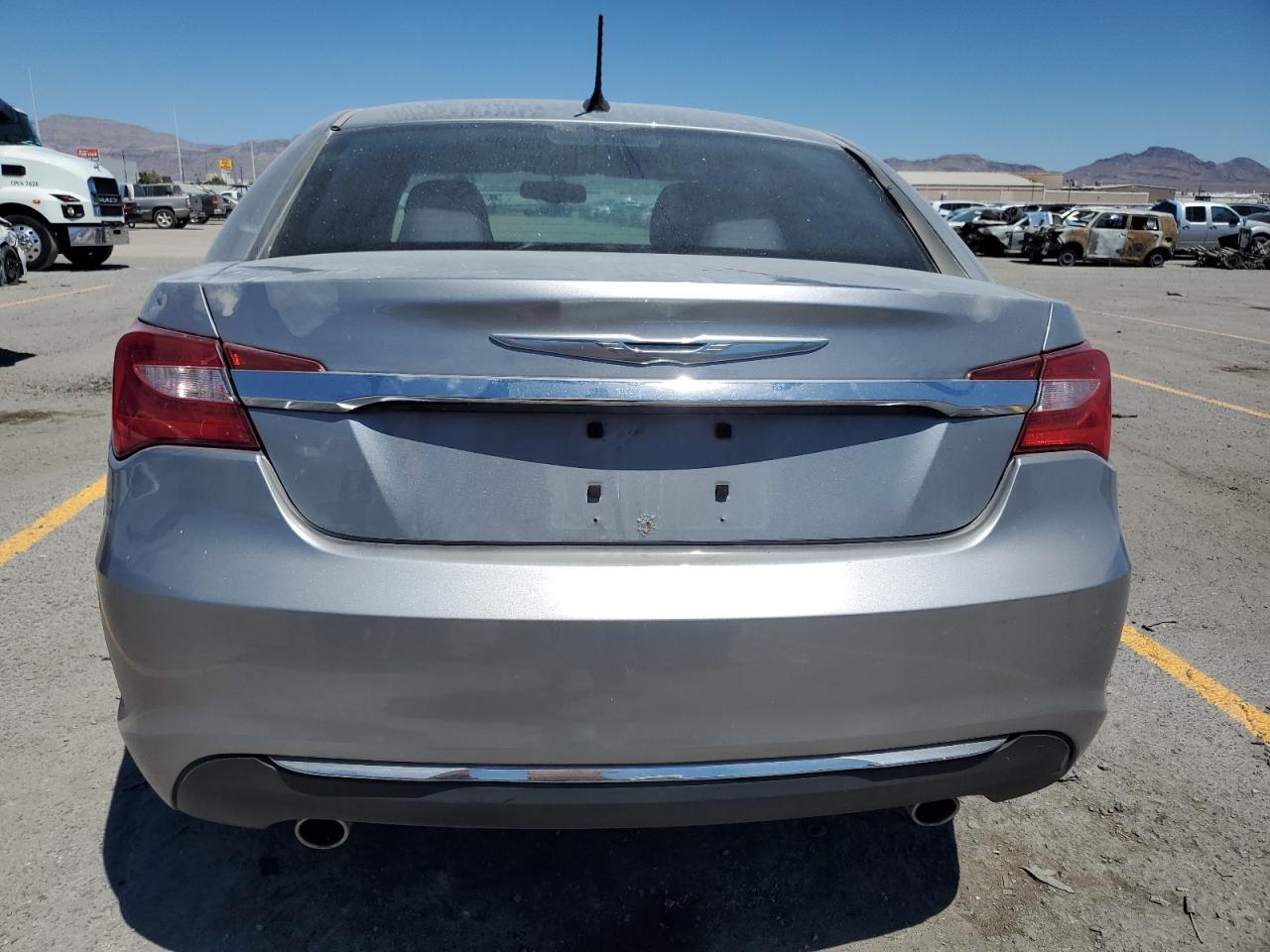 2014 Chrysler 200 Touring - Image 6