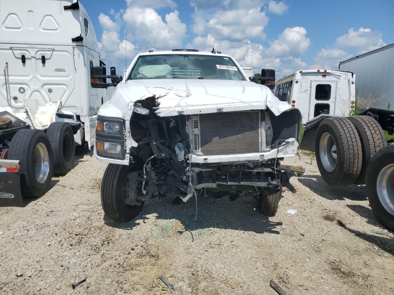 2022 Chevrolet Silverado Medium Duty - Image 5