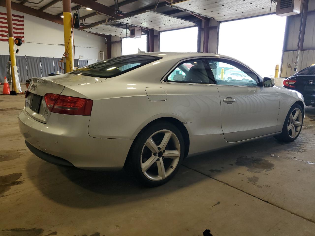 2010 Audi A5 Premium Plus - Фото 3
