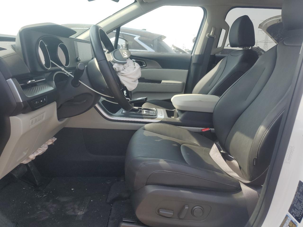 2024 Kia Carnival Lx - Image 7