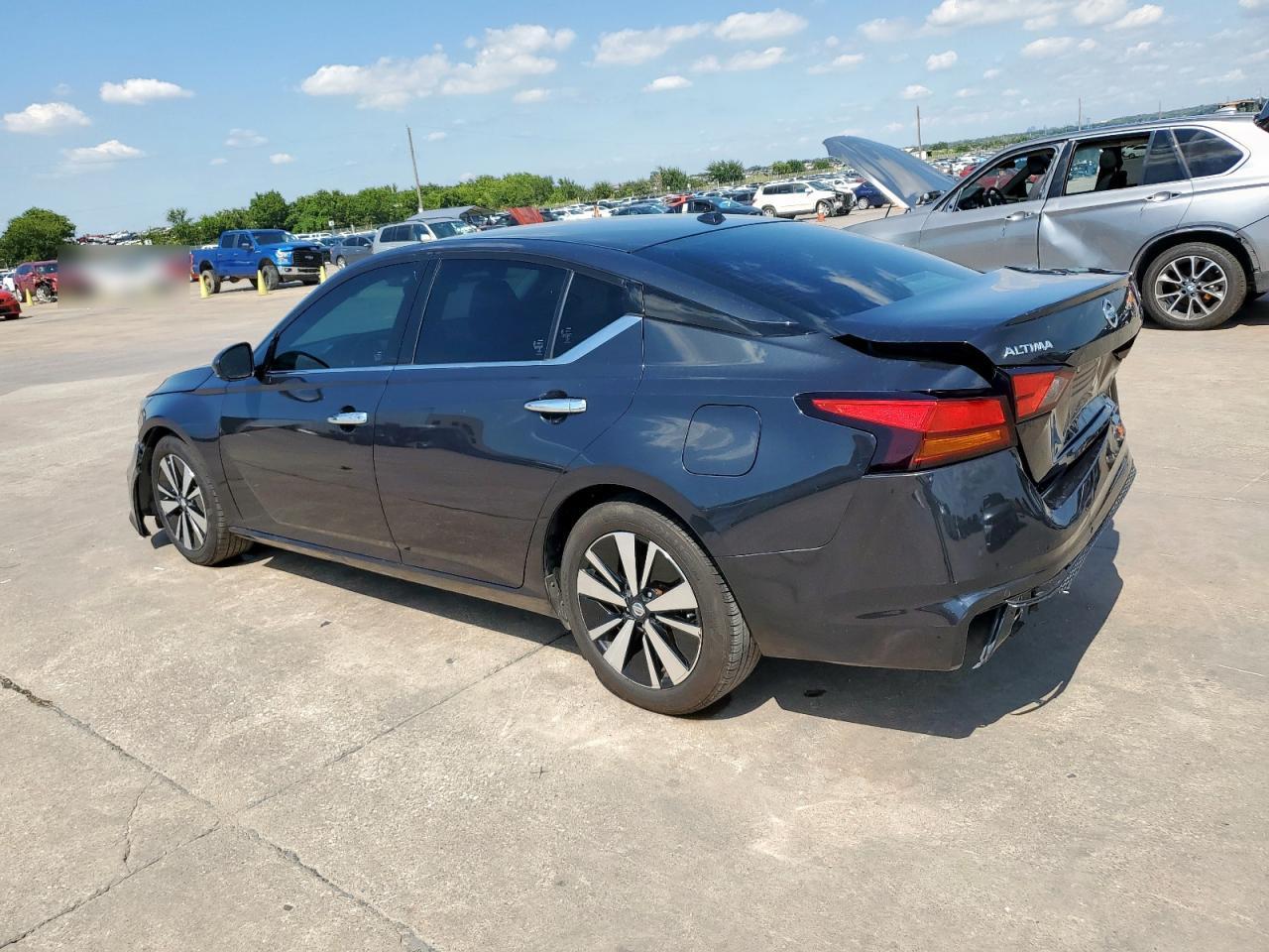 2019 Nissan Altima Sl - Image 2