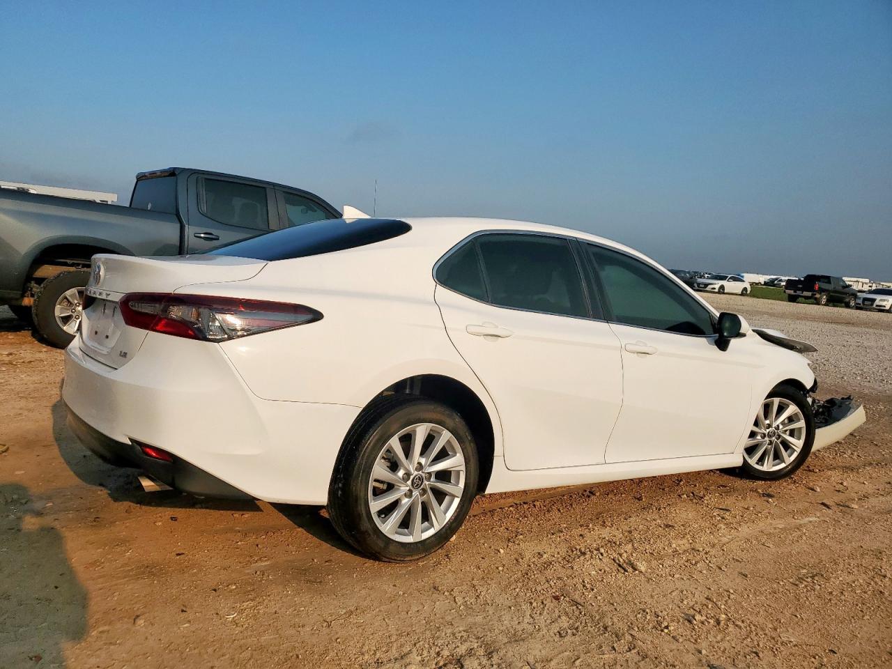 2024 Toyota Camry Le - Фото 3