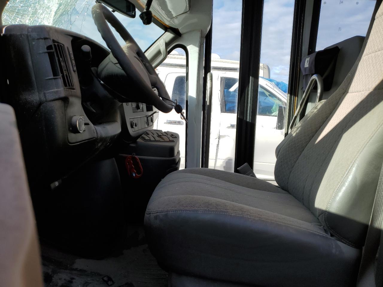 2022 Chevrolet Express G3500 - Image 7