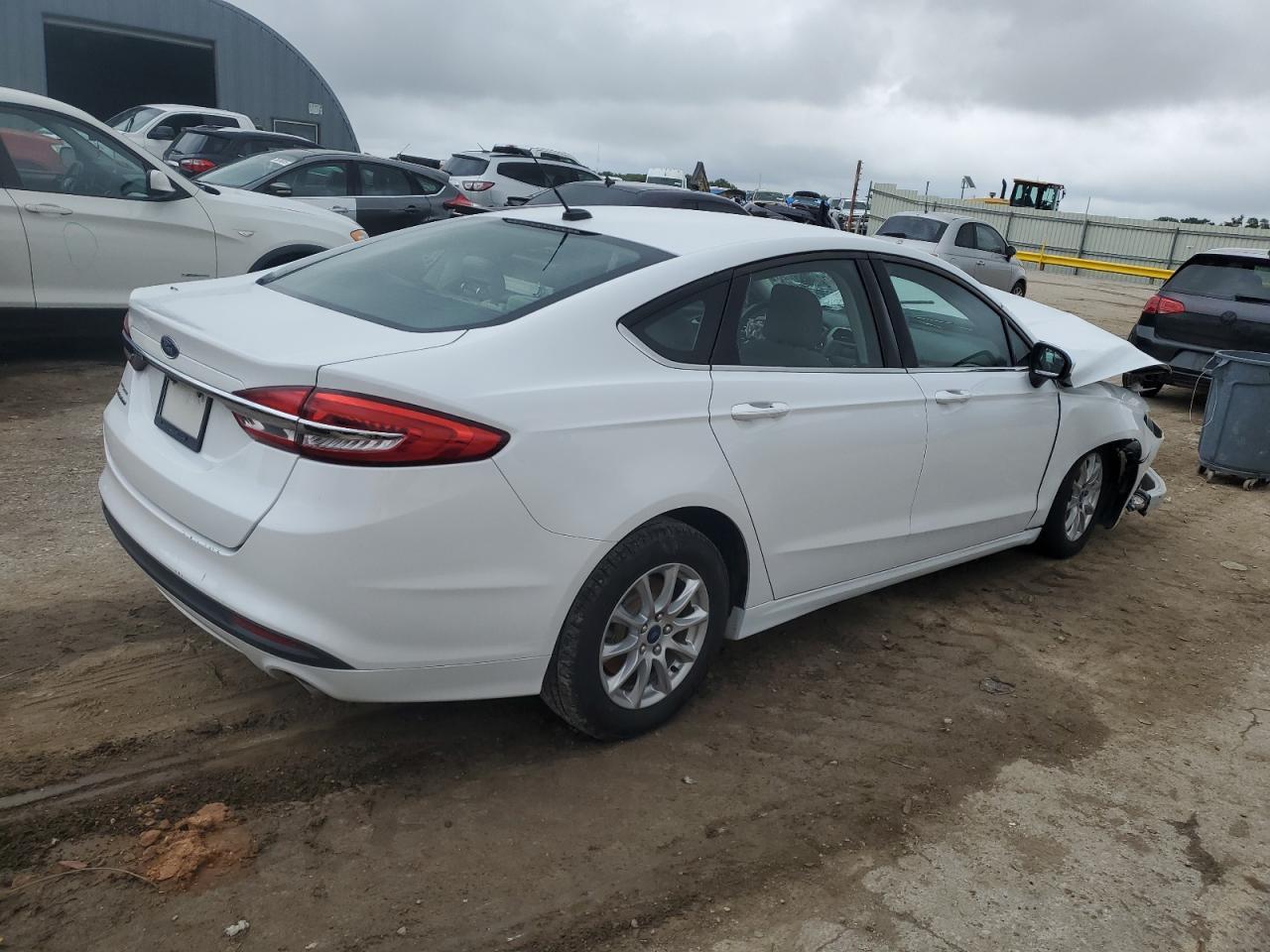 2017 Ford Fusion S - Фото 3