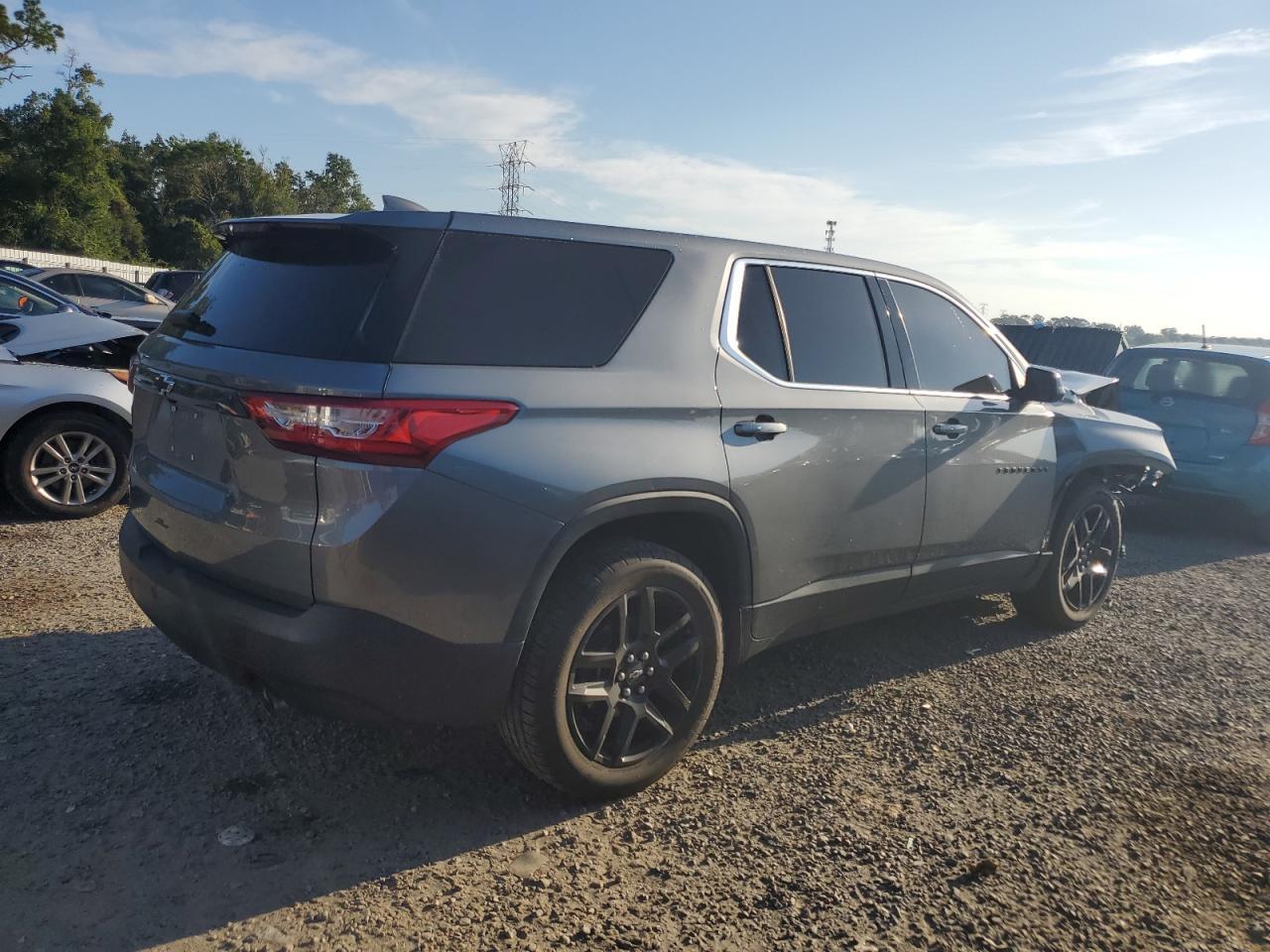 2021 Chevrolet Traverse Ls - Image 3