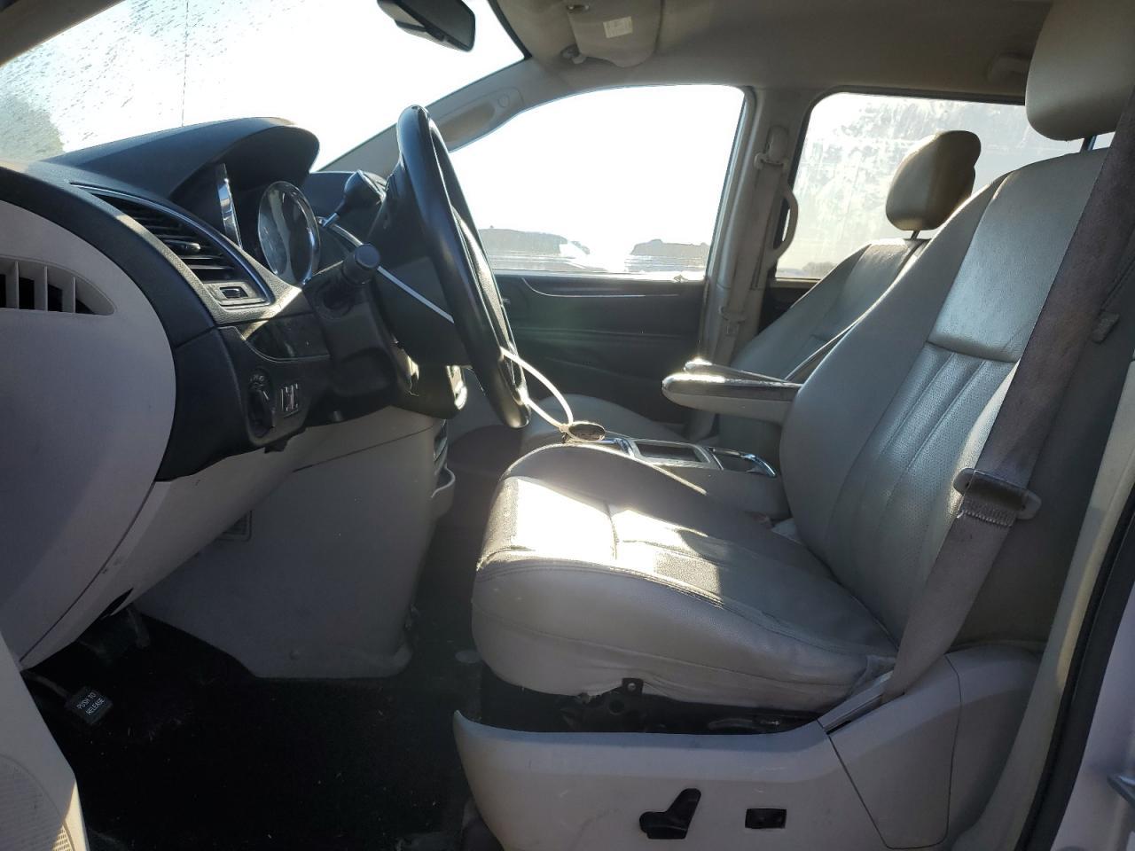 2012 Chrysler Town & Country Touring - Фото 7