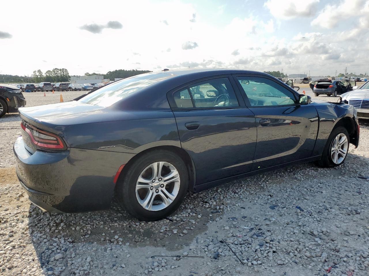 2019 Dodge Charger Sxt - Image 3