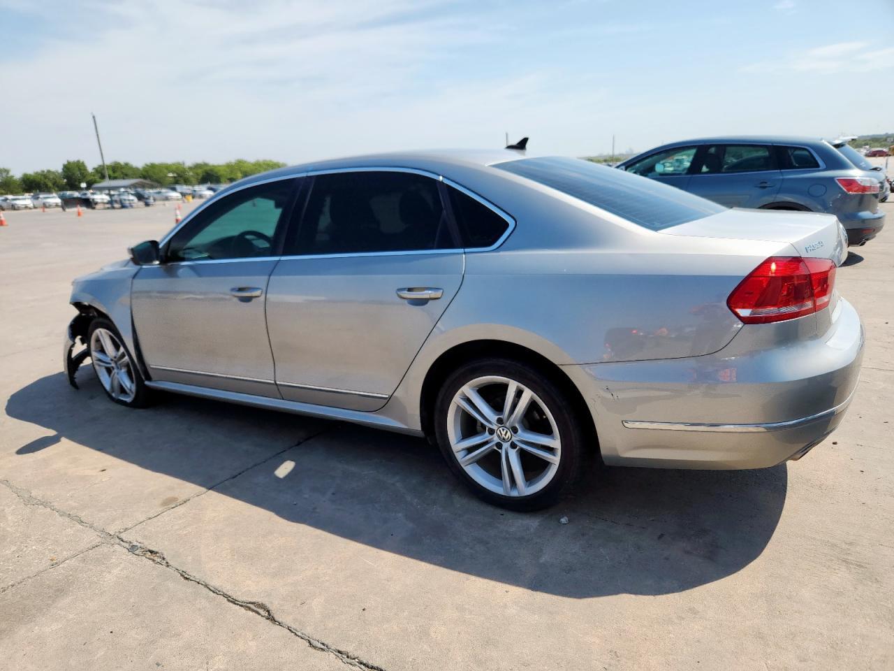 2013 Volkswagen Passat Sel - Фото 2