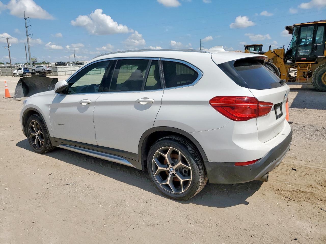 2017 BMW X1 xDrive28I - Фото 2