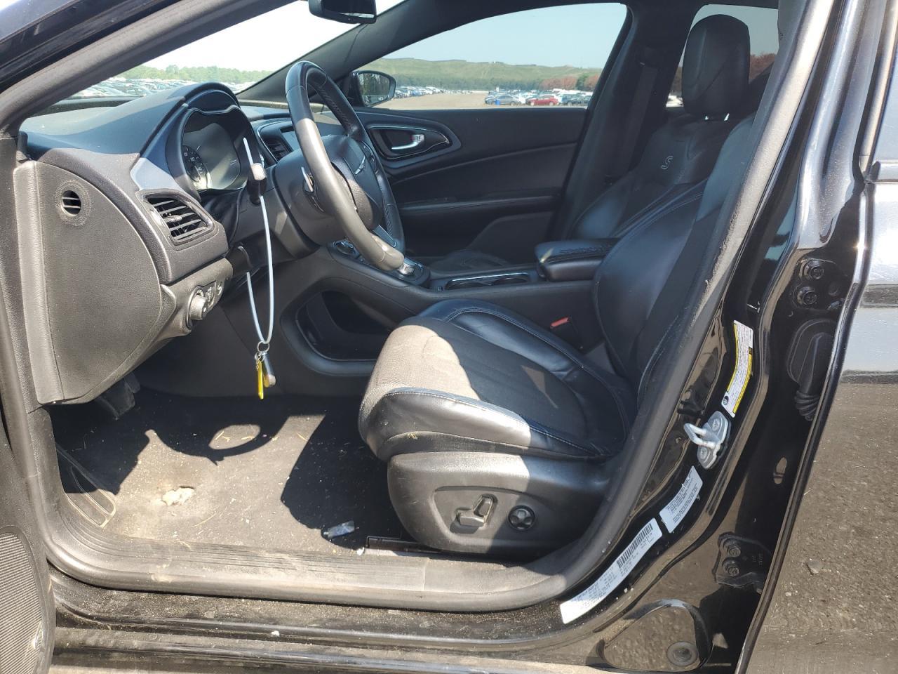 2015 Chrysler 200 S - Image 7