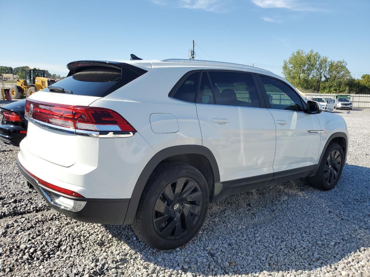 2024 Volkswagen Atlas Cross Sport Se - Image 3
