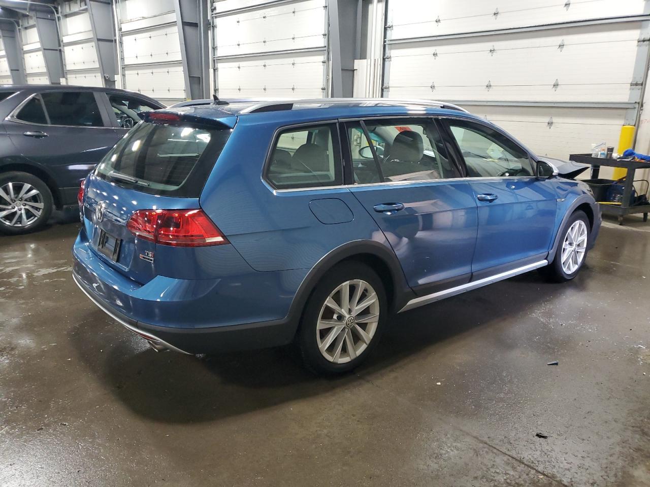 2017 Volkswagen Golf Alltrack S - Фото 3