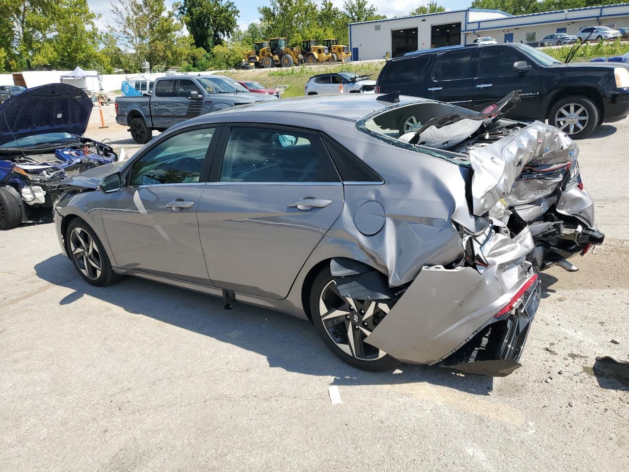 2022 Hyundai Elantra Limited - Фото 2