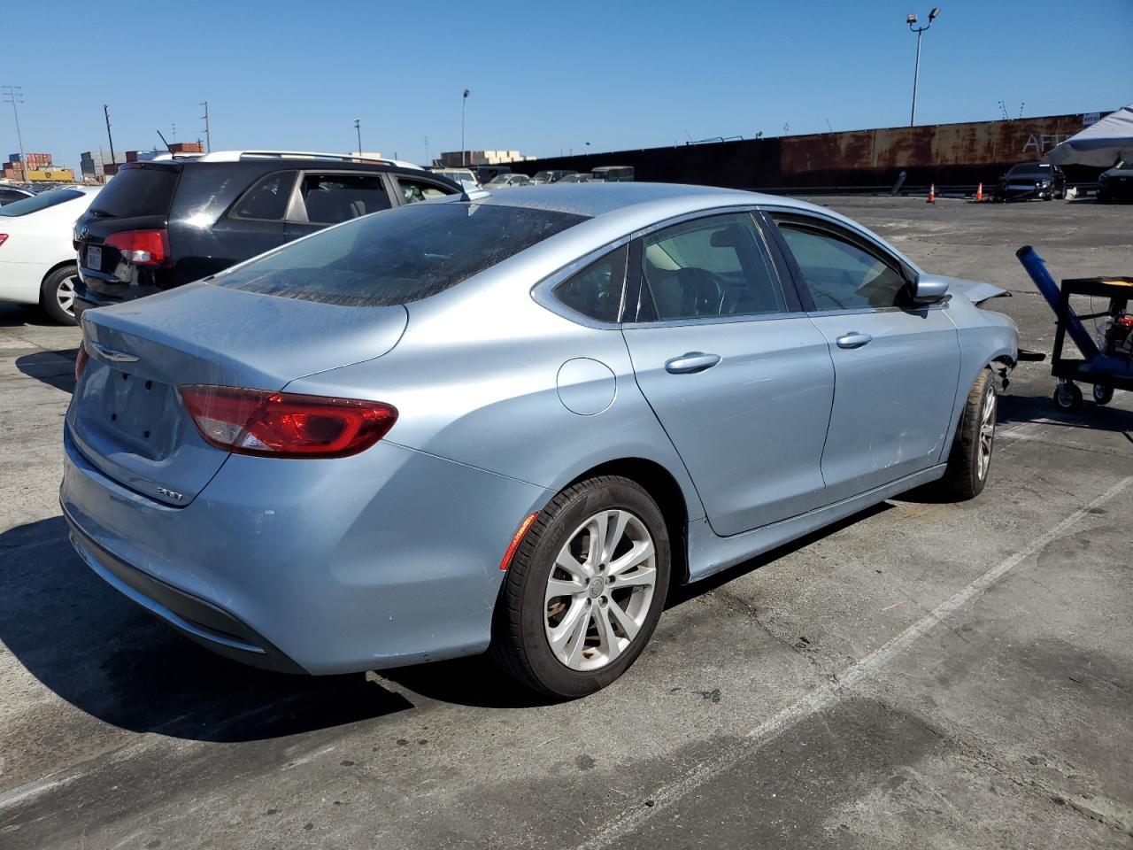 2015 Chrysler 200 Limited - Фото 3