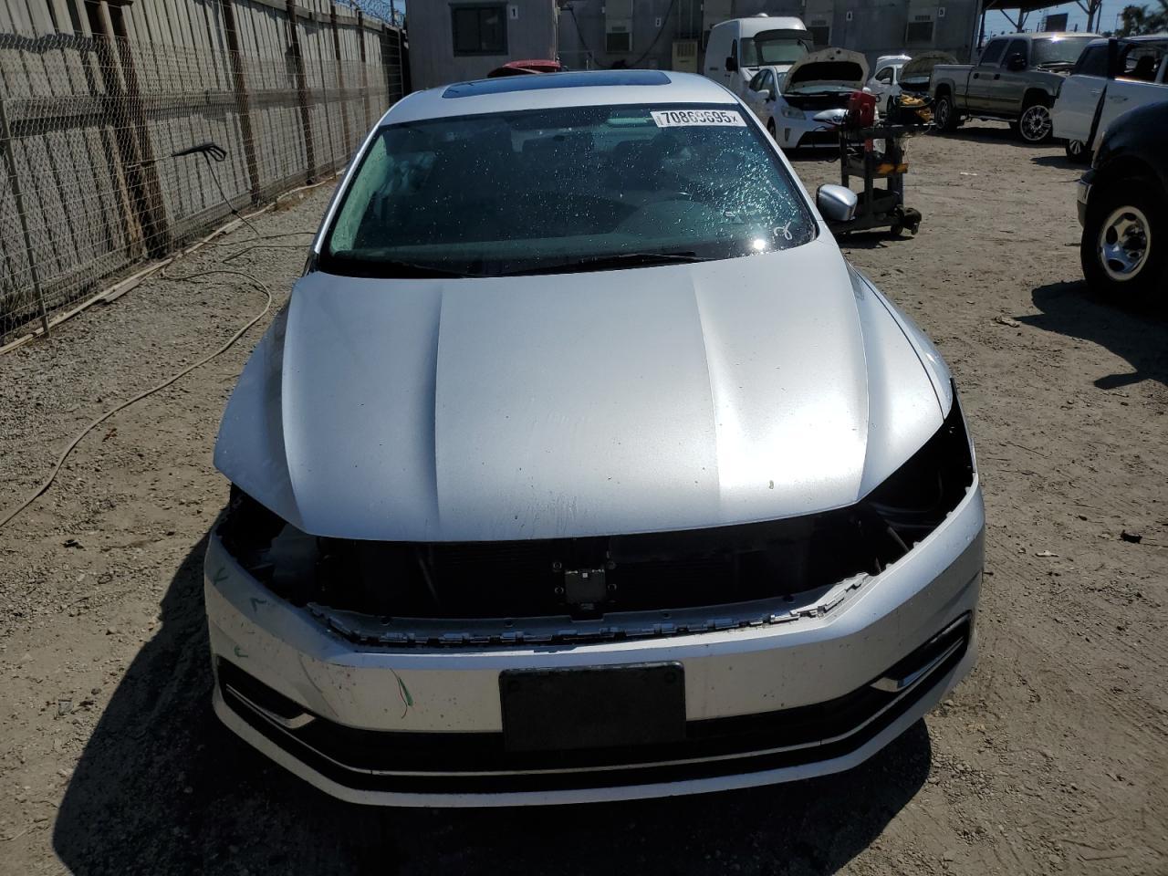 2017 Volkswagen Passat Se - Фото 5