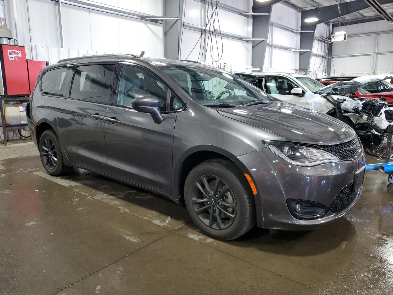 2020 Chrysler Pacifica Touring L - Фото 4