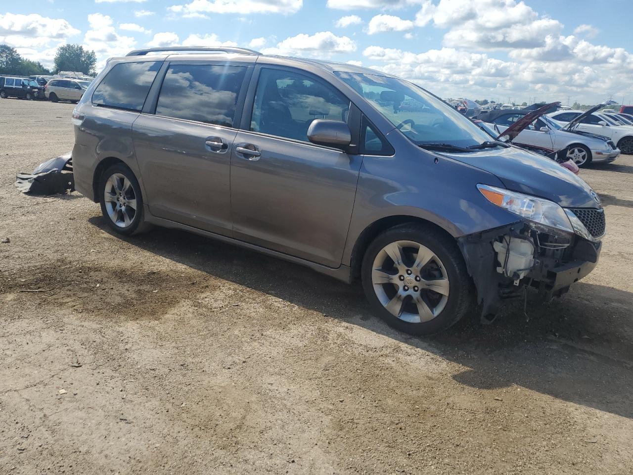 2012 Toyota Sienna Sport - Image 4