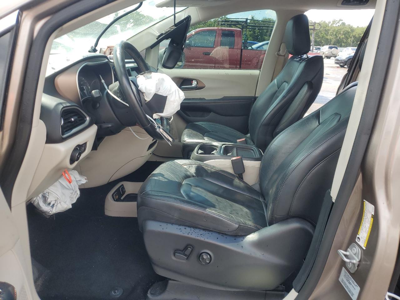 2017 Chrysler Pacifica Touring L - Image 7