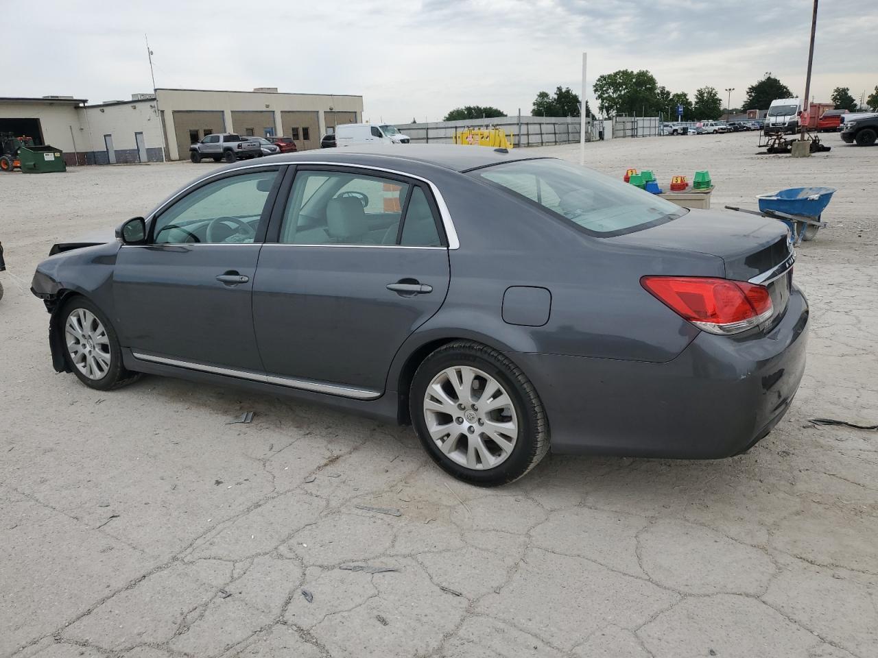 2012 Toyota Avalon Base - Image 2
