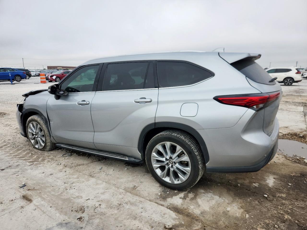 2020 Toyota Highlander Limited - Image 2