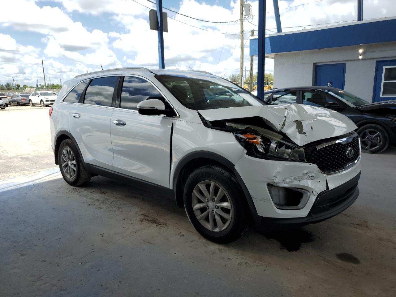 2017 Kia Sorento Lx - Image 4