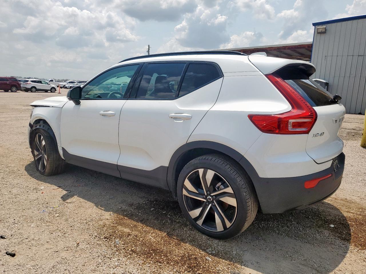 2025 Volvo Xc40 Plus - Image 2