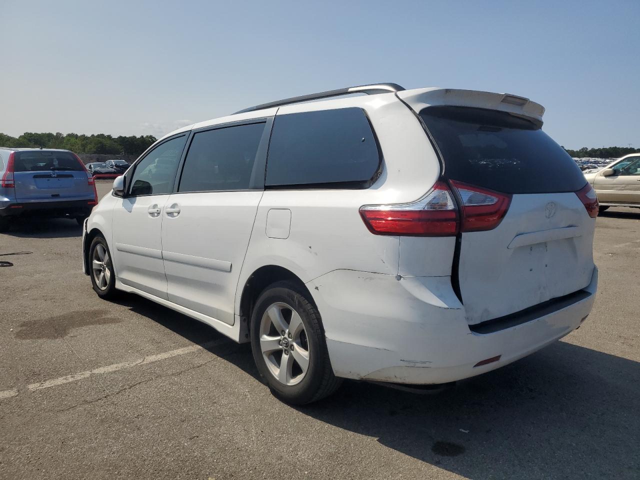 2019 Toyota Sienna Le - Фото 2