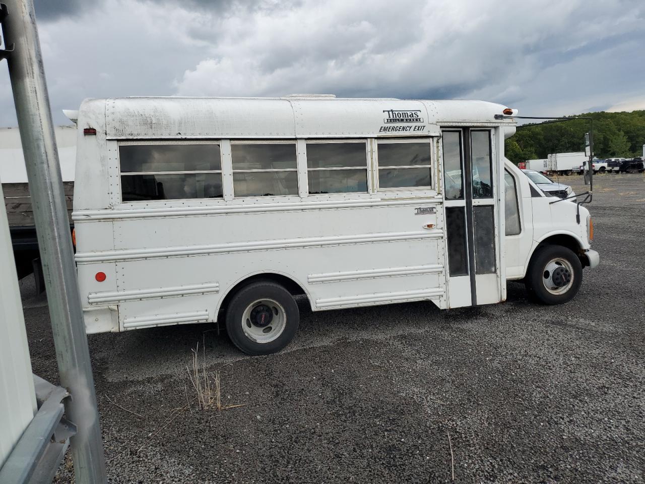 2000 GMC Savana Cutaway G3500 - Фото 3