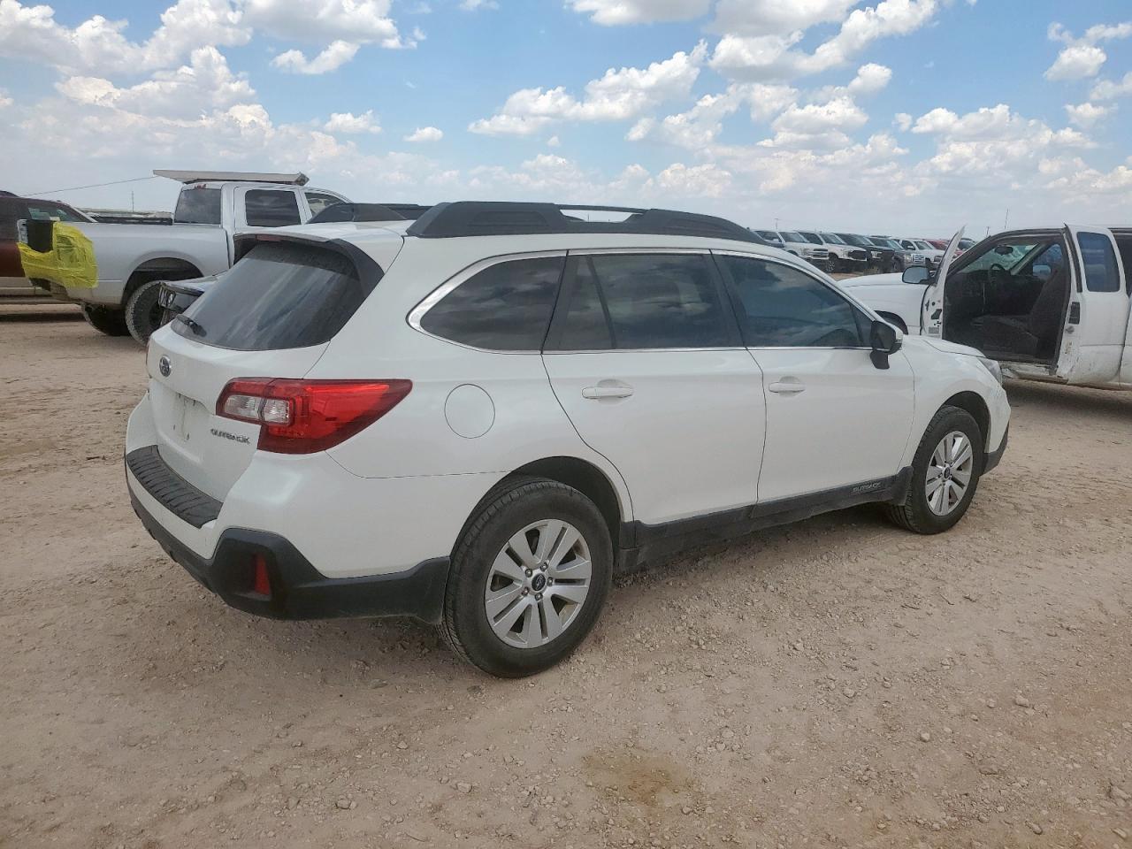 2018 Subaru Outback 2.5I Premium - Image 3