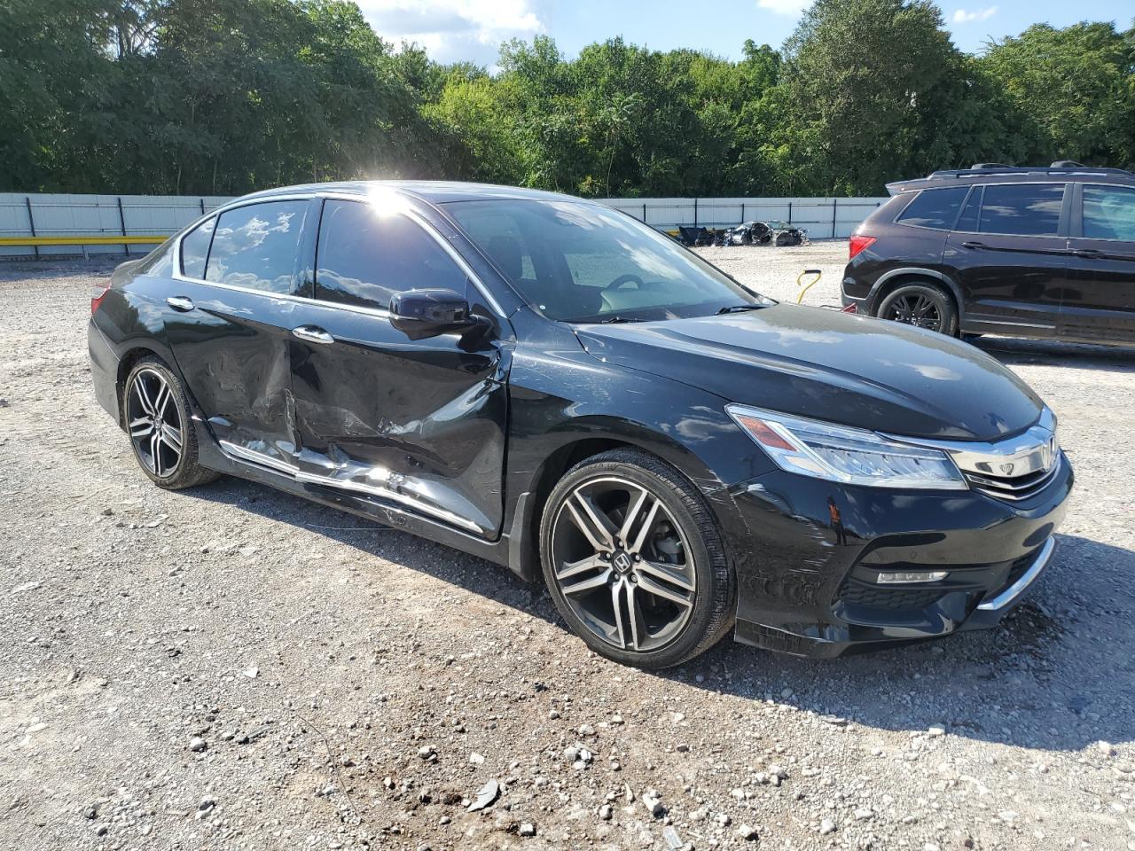 2017 Honda Accord Touring - Image 4