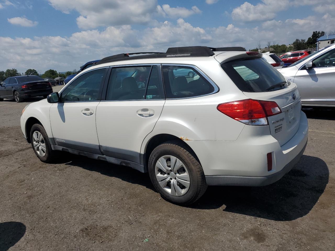 2011 Subaru Outback 2.5I - Image 2