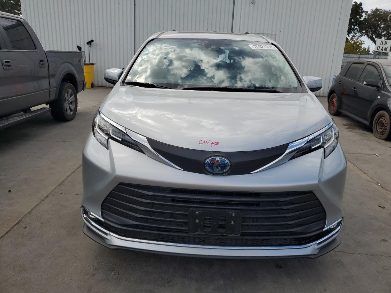 2021 Toyota Sienna Xle - Фото 5