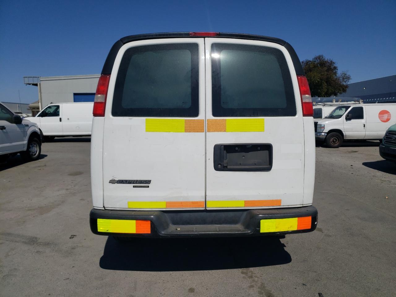 2016 Chevrolet Express G2500 - Фото 6