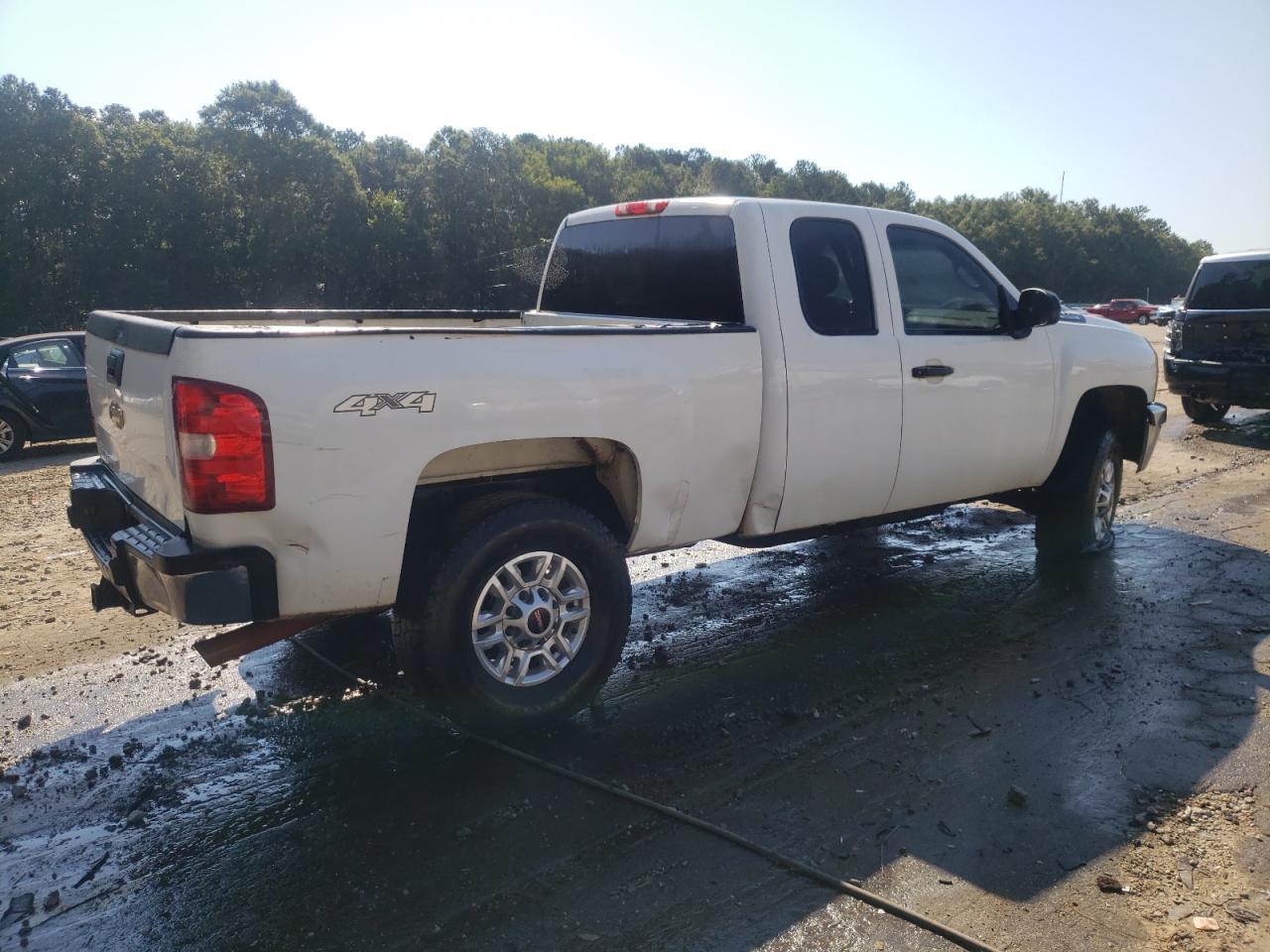 2011 Chevrolet Silverado K2500 Heavy Duty - Фото 3