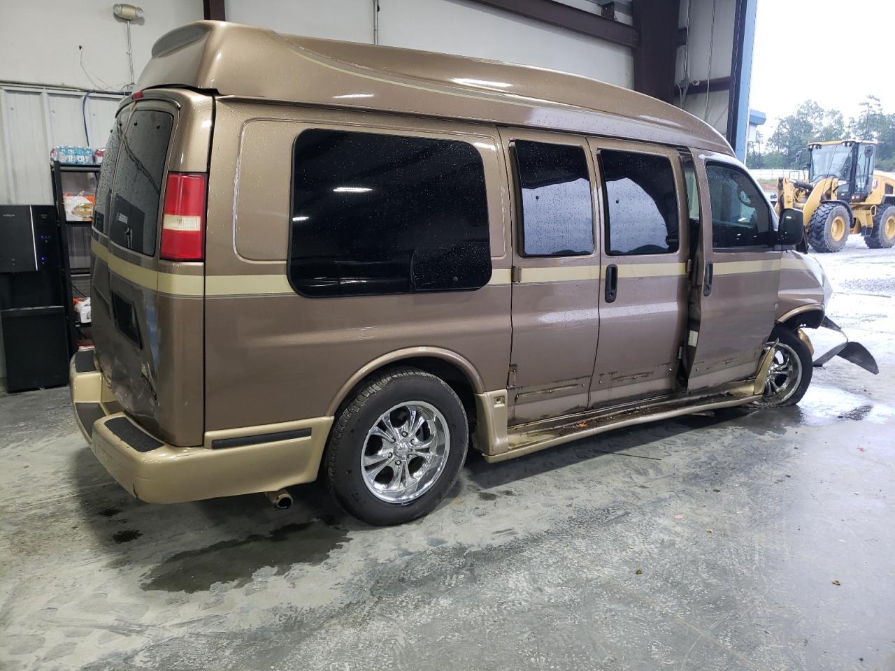 2004 Chevrolet Express G1500 - Фото 3