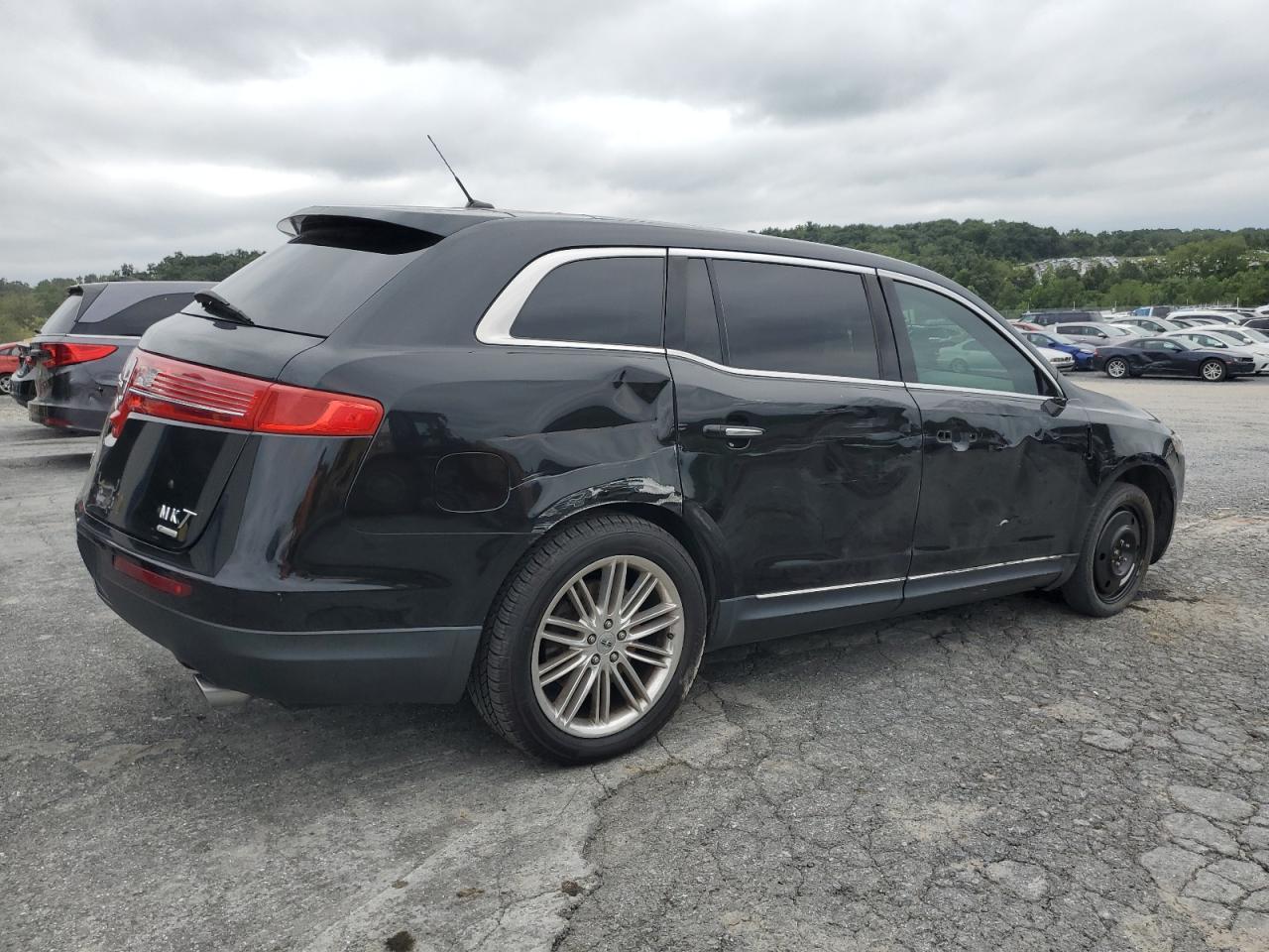 2014 Lincoln Mkt - Image 3