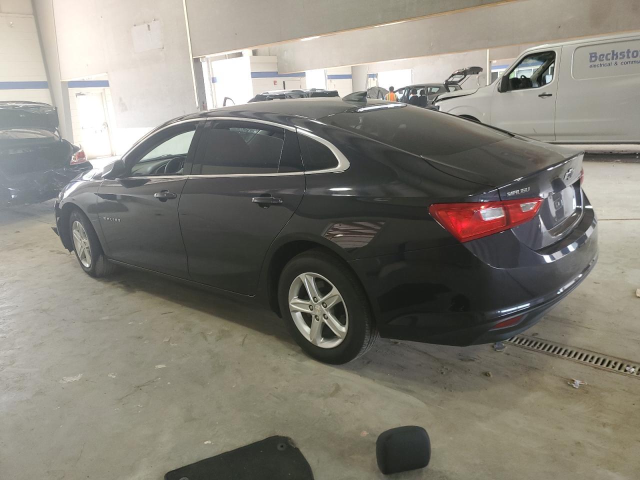 2022 Chevrolet Malibu Ls - Фото 2