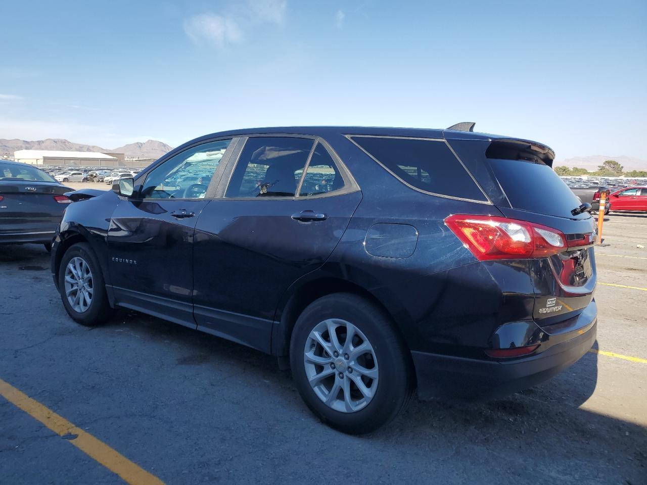 2021 Chevrolet Equinox Ls - Фото 2
