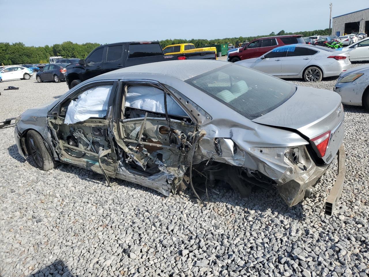 2016 Toyota Camry Le - Фото 2