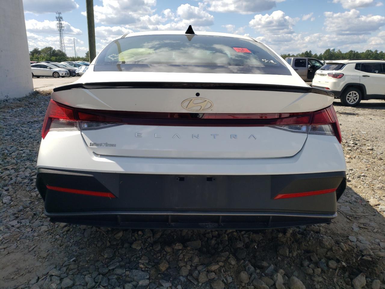 2025 Hyundai Elantra Sel Sport - Image 6