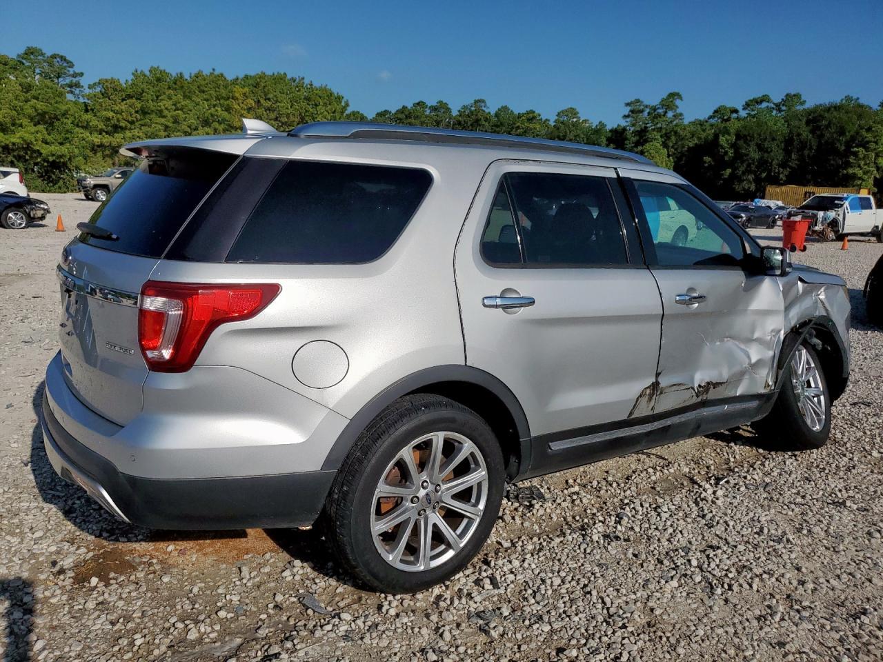2016 Ford Explorer Limited - Image 3