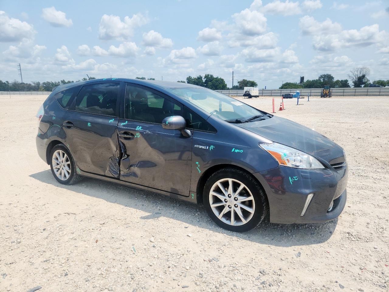 2014 Toyota Prius V - Фото 4