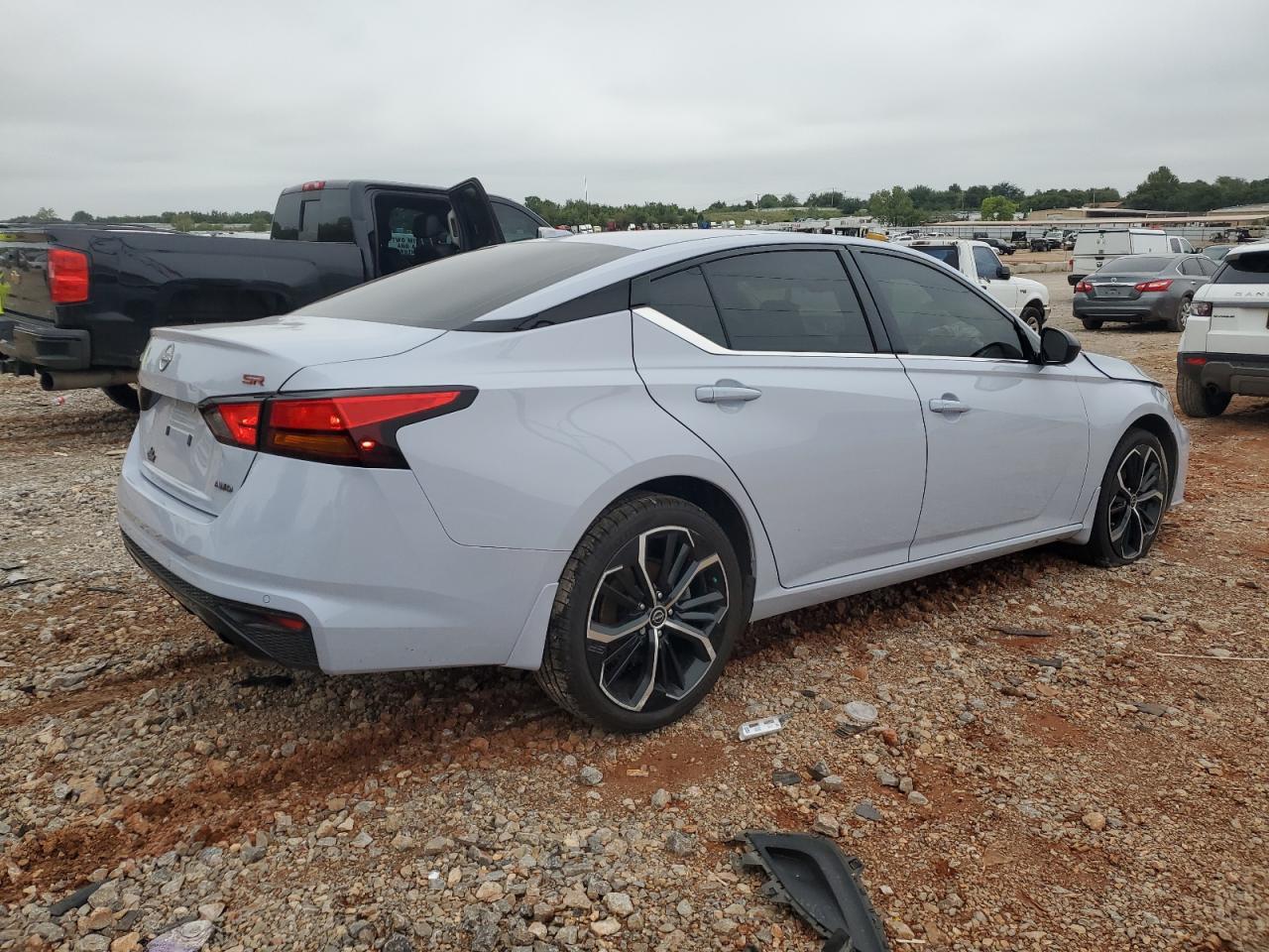 2024 Nissan Altima Sr - Фото 3