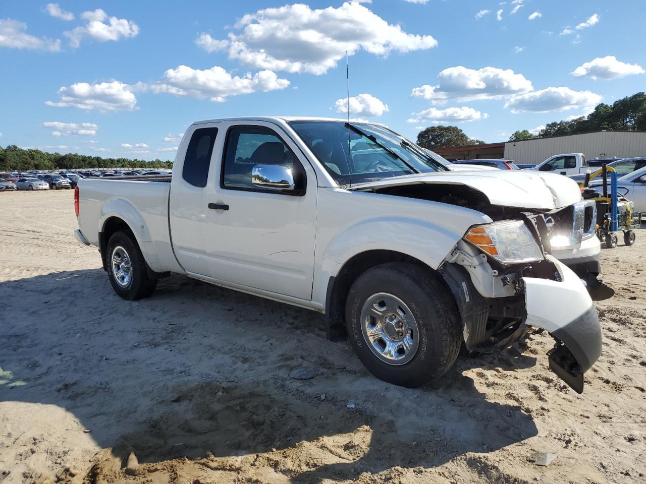 2018 Nissan Frontier S - Image 4