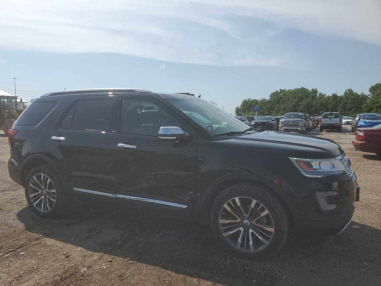 2017 Ford Explorer Platinum - Image 4