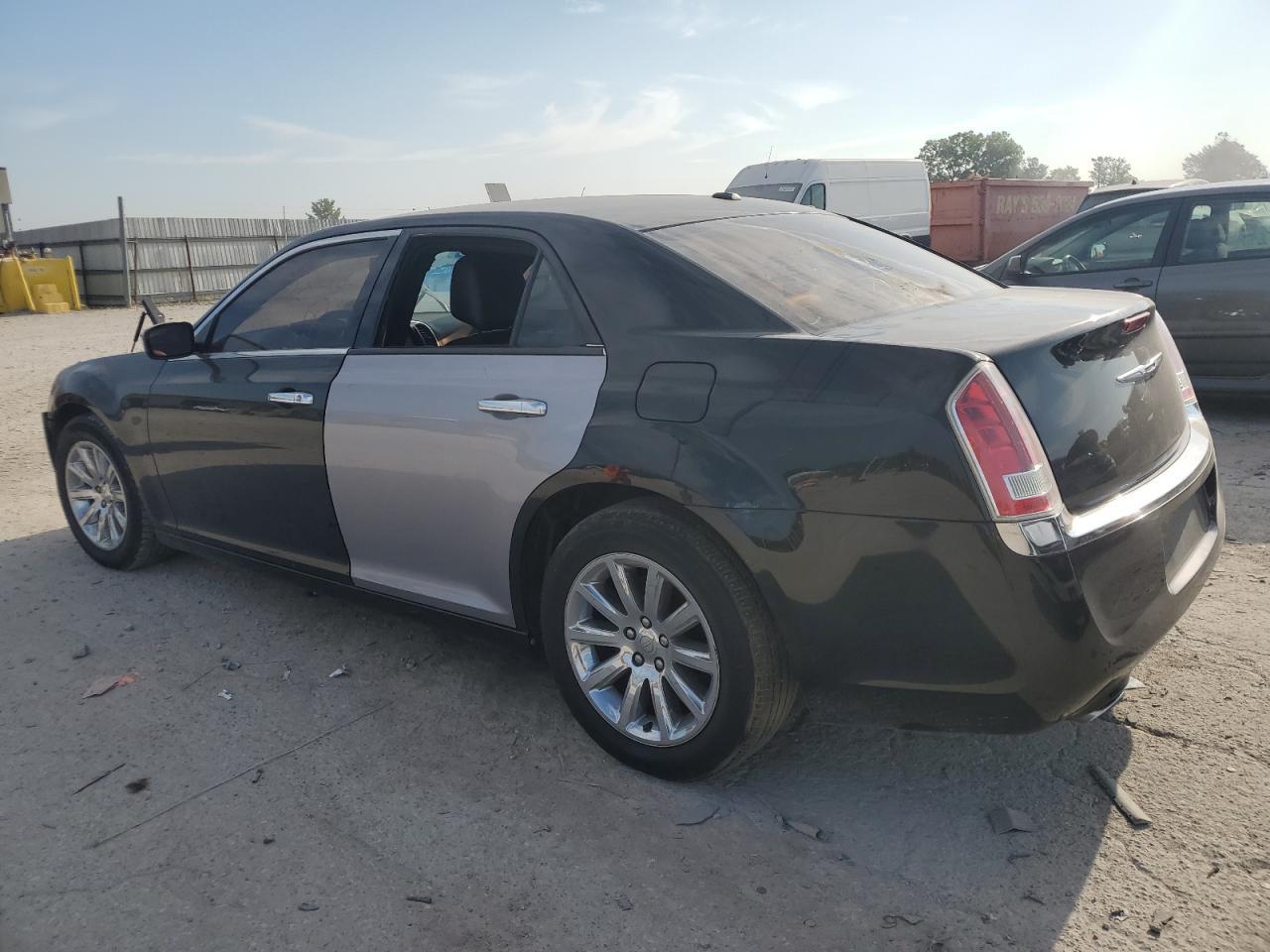 2012 Chrysler 300 Limited - Фото 2