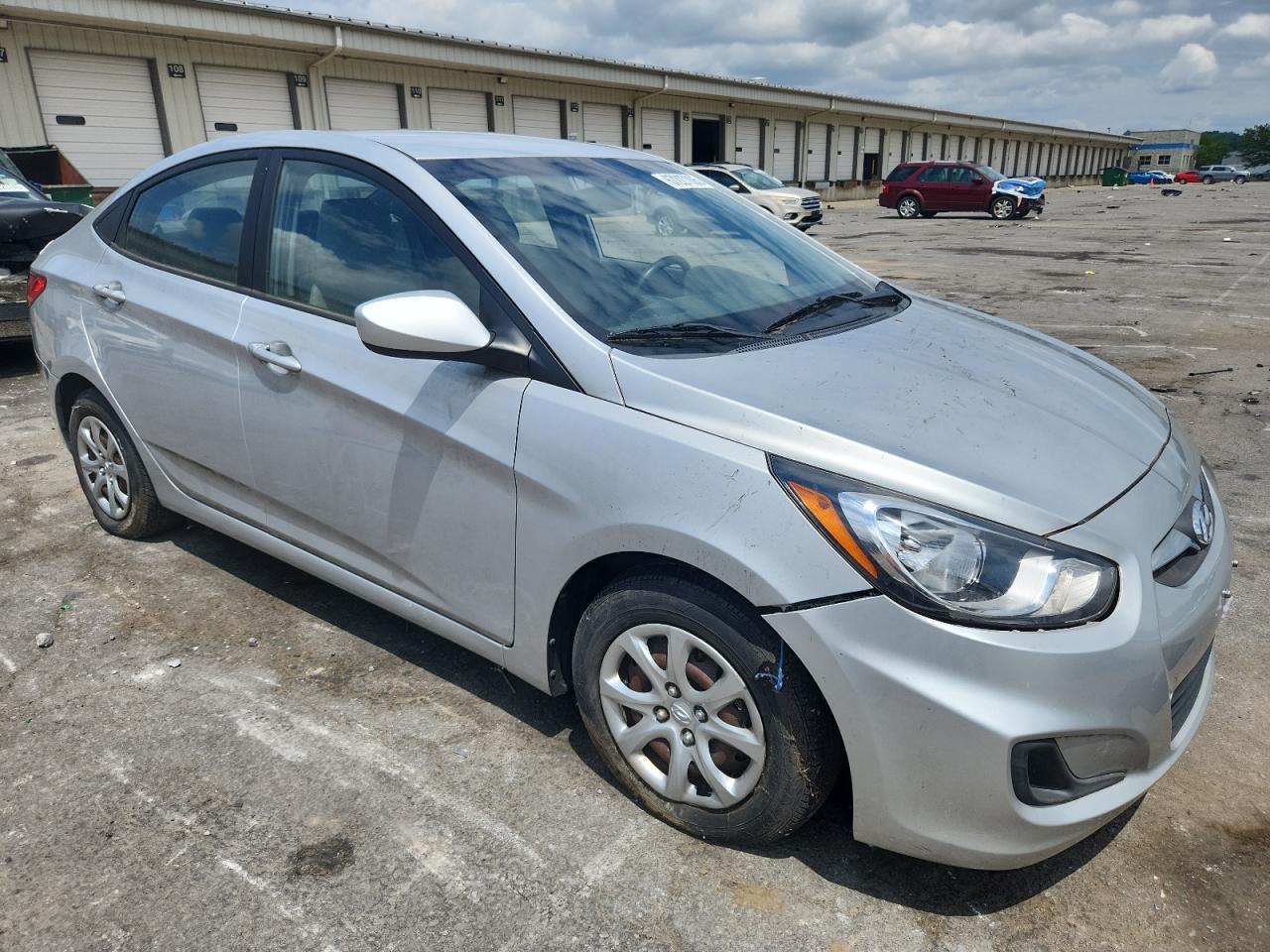 2014 Hyundai Accent Gls - Фото 4