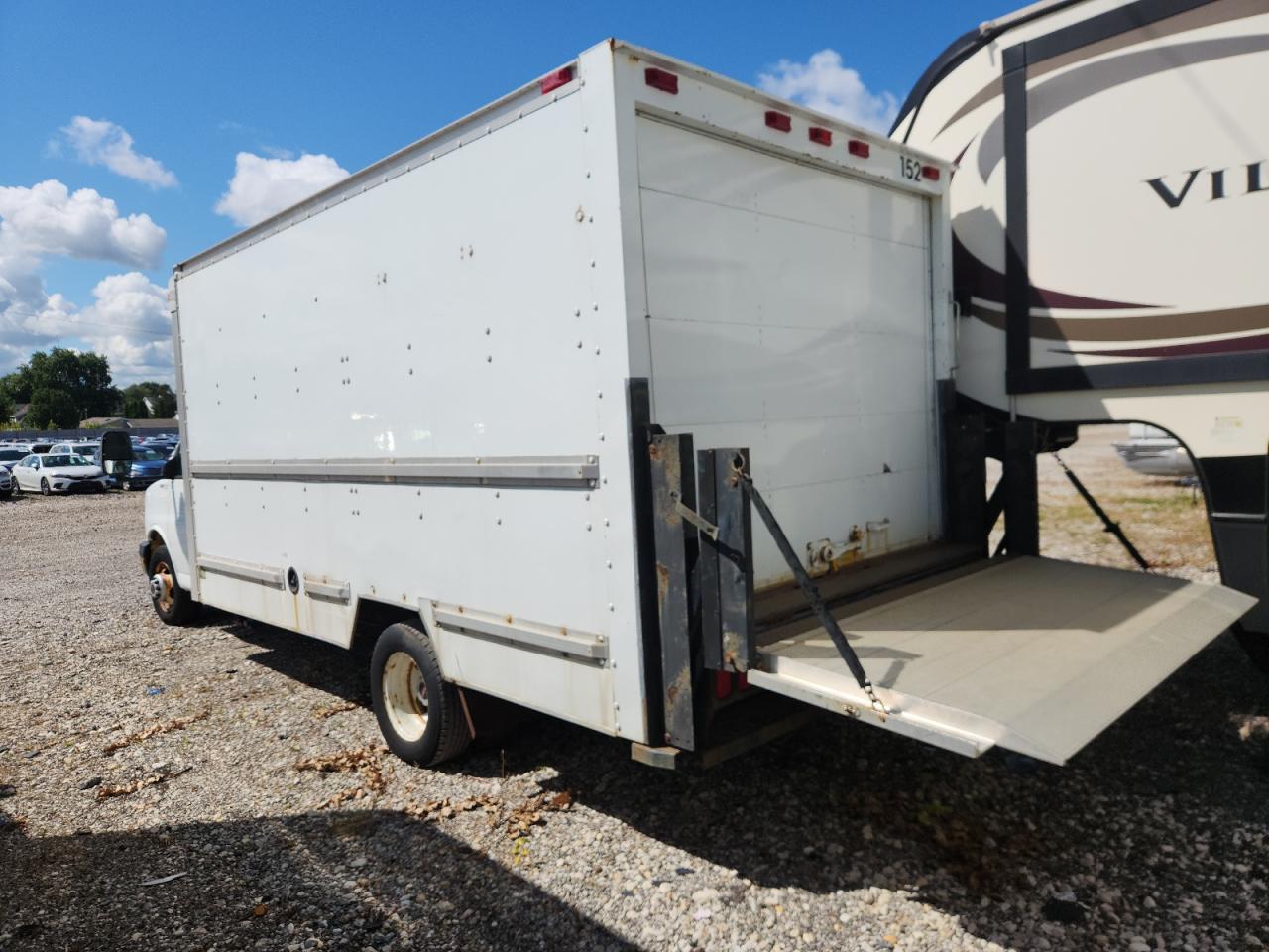 2007 GMC Savana Cutaway G3500 - Фото 2