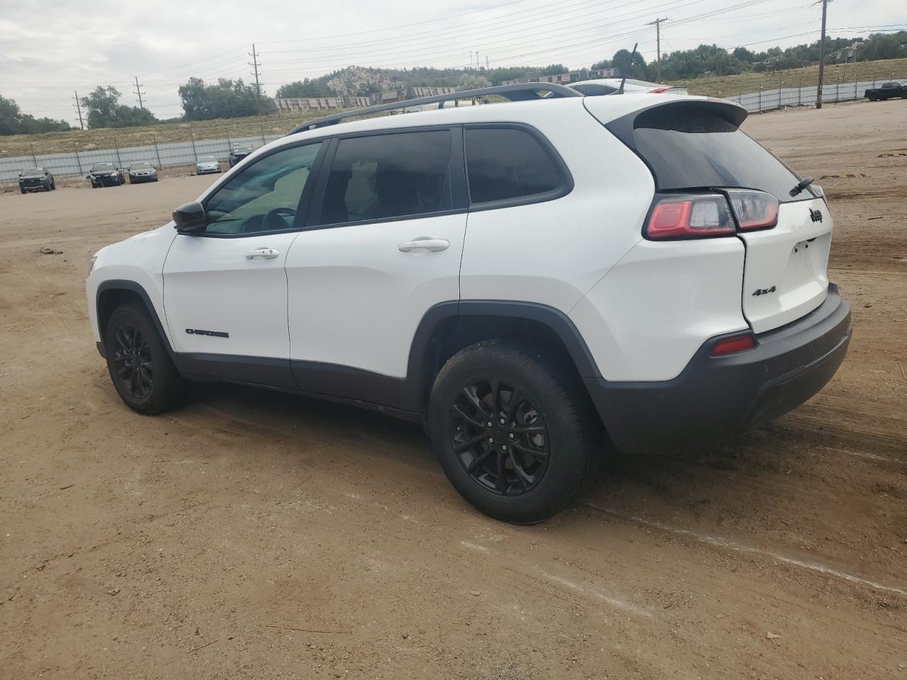 2023 Jeep Cherokee Altitude Lux - Image 2